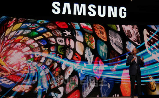 팀 벡스터 삼성전자 부사장이 5일(현지시간) 미국 라스베이거스 만달레이 베이 호텔에서 열린 프레스 컨퍼런스에서 인사말을 전하고 있다. <삼성전자 제공>